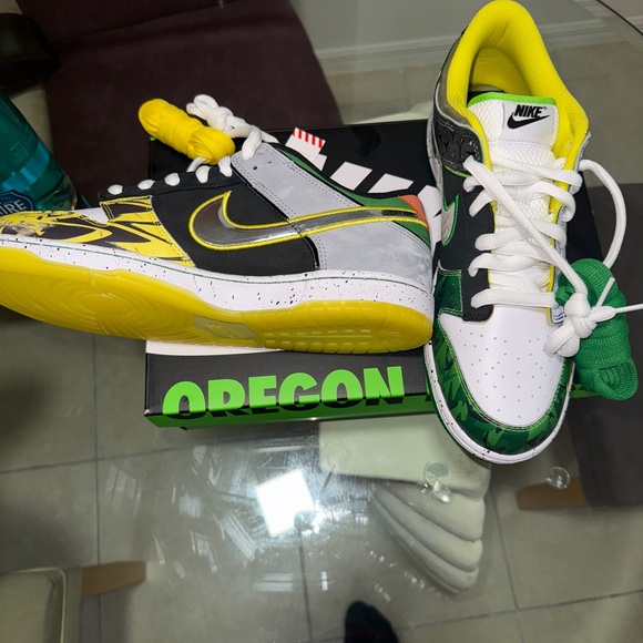 Nike Dunk PE Low What the Duck Dunks University of Oregon
Away White - Picture 2 of 6